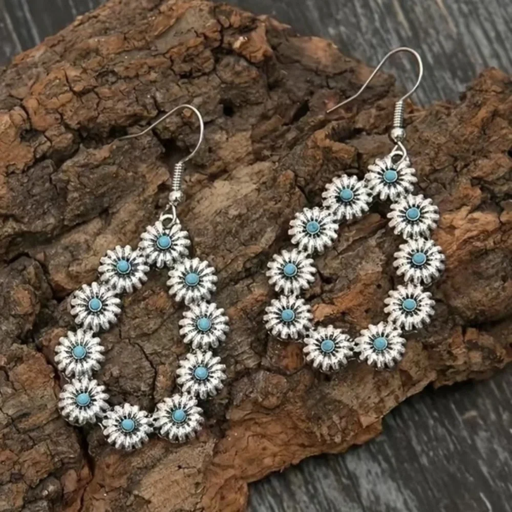 Vintage style teardrop floral/turquoise dangle earrings - Picture 2 of 3